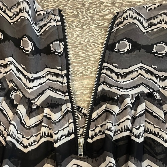 Cynthia Rowley Small Black & White Monochrome Patterned Sleeveless Top - Picture 5 of 7